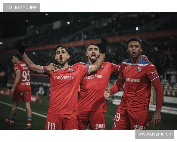 曼联复兴进程仍未完成,球队稳定性在关键阶段面临考验 曼联复兴进程仍未完成,球队稳定性在关键阶段面临考验